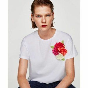Zara T- SHIRT WITH FLOWER ,  !!EUC!!